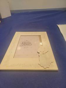 lot 5440 image: Hallmark Precious Moments 3x5 Picture Frame