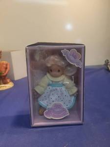 lot 5442 image: Precious Moments Judy Doll - A Girl in Love