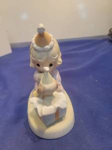 lot 5464 image: Precious Moments Birthday Surprise Figurine 2000