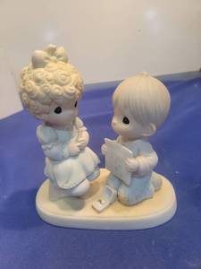 lot 5473 image: Precious Moments Wishing You A Perfect Choice Figurine