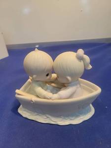 lot 5474 image: Precious Moments Friends Never Drift Apart Figurine
