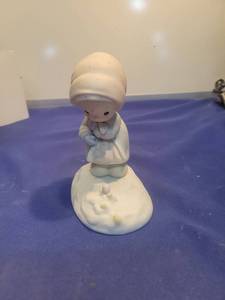 lot 5481 image: 1987 Precious Moments February Figurine