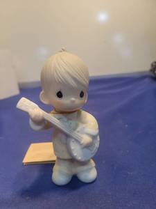 lot 5484 image: Precious Moments Banjo Player Figurine
