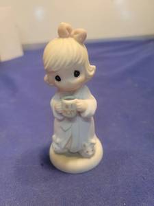 lot 5486 image: Precious Moments #1 Mom Figurine