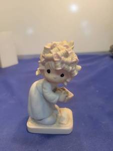 lot 5490 image: 1986 Precious Moments The Spirit is Willing Figurine