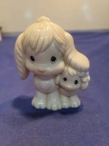 lot 5501 image: Precious Moments Mother and Child Figurine