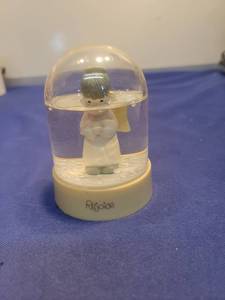 lot 5502 image: Precious Moments Rejoice Snow Globe