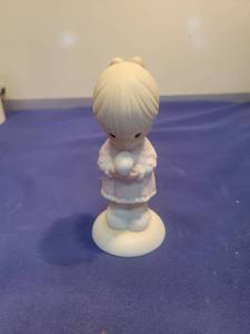 lot 5511 image: Precious Moments Always in His Care 1990 Figurine