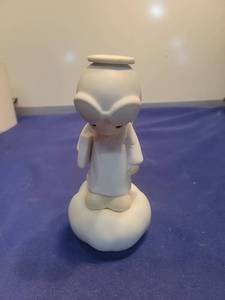 lot 5515 image: 1996 Precious Moments Trust in the Lord Figurine