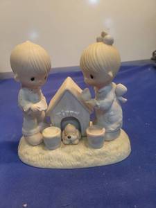 lot 5532 image: Precious Moments Bless This House Figurine E-7164