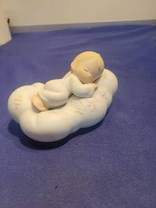 lot 5533 image: 1992 Precious Moments Safe in the Arms of Jesus Figurine