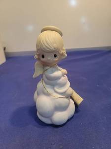 lot 5536 image: 1980 Jonathan & David My Guardian Angel Figurine