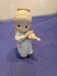 lot 5537 image: 1989 Precious Moments Oh Holy Night Figurine