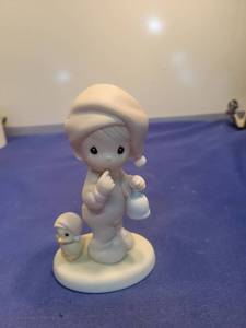lot 5539 image: Precious Moments A Special Chime for Jesus Figurine