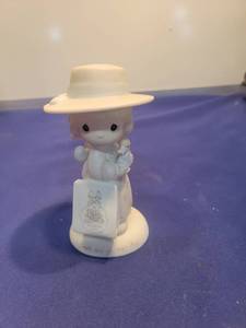 lot 5545 image: Precious Moments Seek and Ye Shall Find Figurine