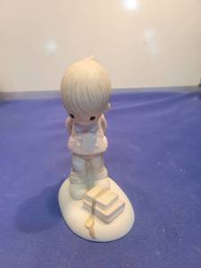 lot 5547 image: Precious Moments Its Whats Inside That Counts Figurine