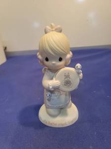 lot 5549 image: 1986 Precious Moments Birds of a Feather Figurine