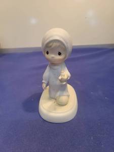 lot 5550 image: Precious Moments Porcelain Figurine Boy with Candle