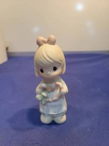 lot 5558 image: Precious Moments Porcelain Figurine 1997