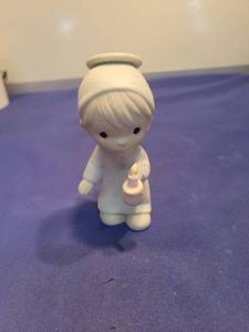 lot 5563 image: Precious Moments The First Noel Angel Figurine