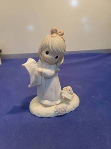 lot 5566 image: Precious Moments Growing in Grace Age 15 Figurine