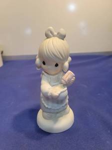 lot 5568 image: Precious Moments Tis The Season Figurine 111163