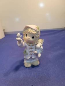 lot 5570 image: Precious Moments Bird Friend Figurine