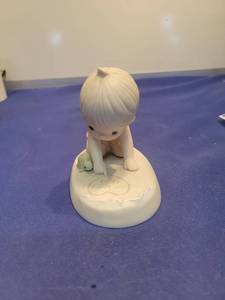 lot 5571 image: Precious Moments Love Letters in the Sand Figurine by Enesco