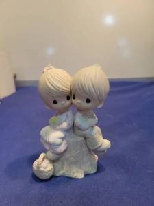 lot 5573 image: Precious Moments Two Children on Log Figurine
