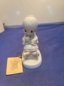 lot 5575 image: Precious Moments The Purr-fect Grandma Figurine E-3109