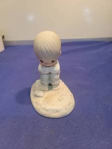 lot 5586 image: 1987 Precious Moments Special Edition Club Figurine