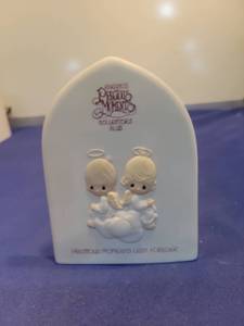 lot 5591 image: Precious Moments Collectors Club Plaque - 1981