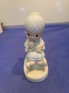 lot 5599 image: Precious Moments The Perfect Grandma Figurine E3109