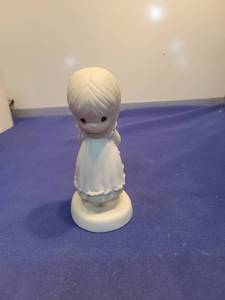 lot 5600 image: Precious Moments God is Love Dear Valentine Figurine 1989