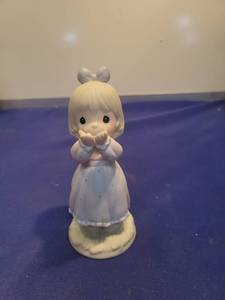 lot 5602 image: Precious Moments Sharing a Gift of Love 1991 Limited Edition Figurine