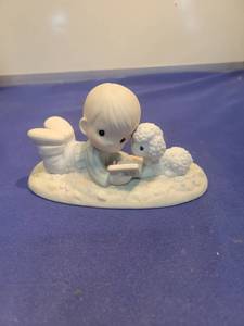 lot 5608 image: Precious Moments I Love To Tell The Story Figurine PM-852