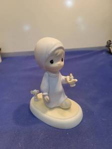 lot 5612 image: Precious Moments Jesus is the Light Figurine