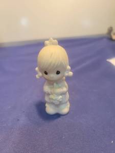 lot 5635 image: Precious Moments Small White Figurine