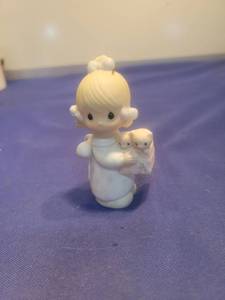 lot 5636 image: Precious Moments Twin Babies Figurine