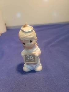 lot 5637 image: Precious Moments 96 Graduation Figurine