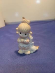 lot 5647 image: Precious Moments Sitting Angel Figurine Ornament