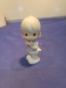 lot 5648 image: Precious Moments Praying Angel Figurine