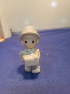 lot 5649 image: Precious Moments Noel Boy Figurine