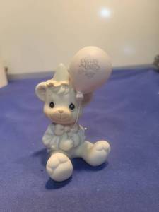 lot 5652 image: Precious Moments Mouse with Balloons Figurine
