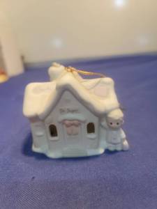 lot 5654 image: Precious Moments Dr Sugar House Ornament