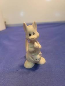 lot 5657 image: PRECIOUS MOMENTS Small Figurine