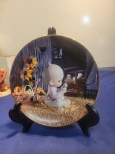 lot 5674 image: Precious Moments I Believe in Miracles Decorative Plate