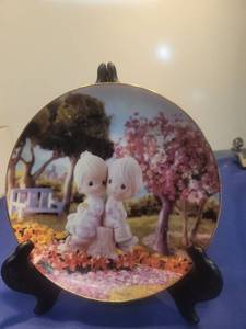 lot 5675 image: Precious Moments Love One Another Decorative Plate
