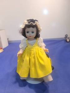 lot 5684 image: Madame Alexander Snow White Doll