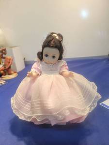 lot 5685 image: Madame Alexander Snow White Doll